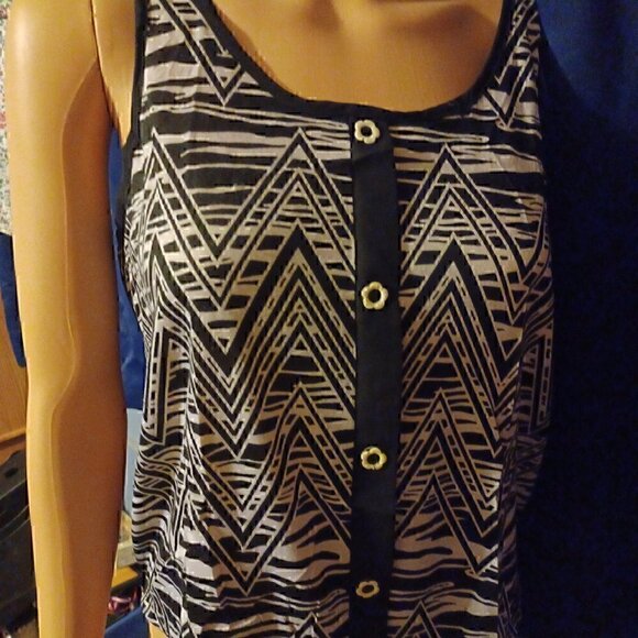 NWT - BOA Cute Pull Over Top (USA) - Picture 2 of 8
